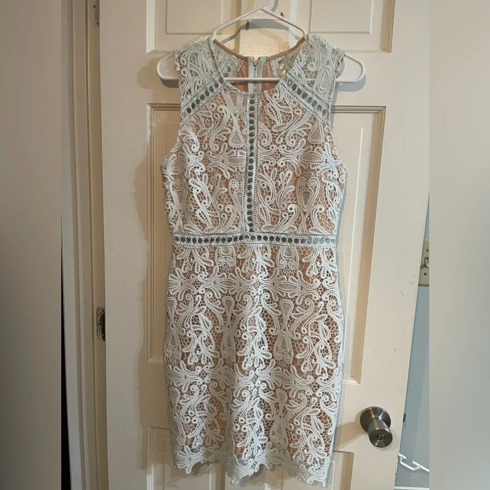 Lulus - Picture 1 of 4